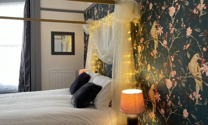 Whitby Hotel | LilyRose Hotel