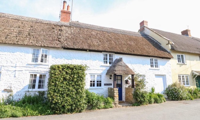 Burton Bradstock House | Lime Cottage