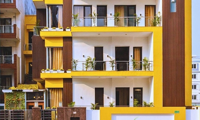 Gurugram Apartment | Lime Tree Hotel Golf Course Road Sec-43