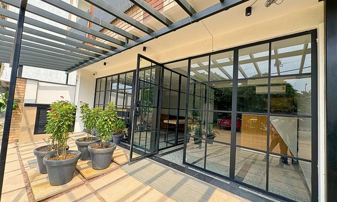 Gurugram Apartment | Lime Tree Hotel Sector 51 Gurgaon
