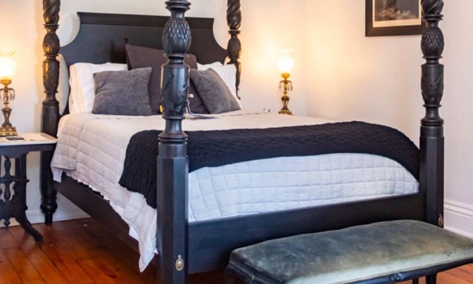 Gettysburg Bed & Breakfast | Lincoln Suite in charming Olinger House B&B in historic, downtown Gettysburg.