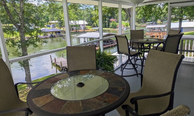 Cross Hill Cottage | Lindsey's Lakeside Hideaway with hot tub & fire pit!