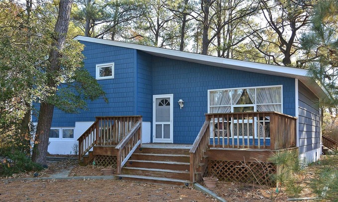 North Shores House | LINENS INCLUDED*! DAILY Activities. EASY WALK TO BEACH/COMMUNITY POOL/TENNIS NORTH SHORES