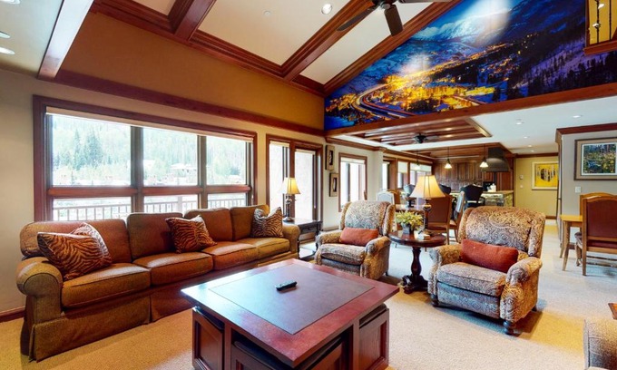 Vail Ski Chalet | Lion Square Lodge South 750