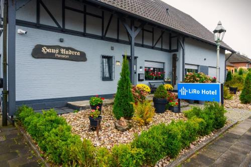 Niederkruechten House | LiRo Hotel-Pension Haus Andrea