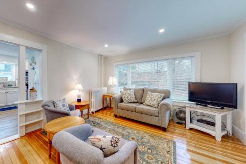 Boothbay Harbor House | Lisa Jean's Lookout