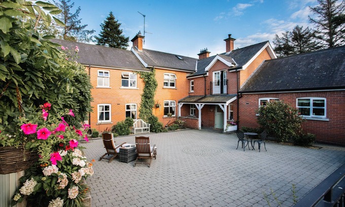 Dromore Bed & Breakfast | Lisnacurran B&B - The Courtyard Room - Hot Tub
