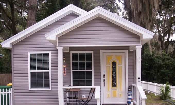Darien Cottage | Listening to birds on front porch. Short walking distance to Fort King George