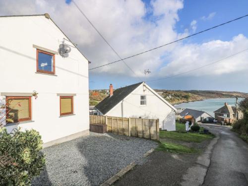Coverack House | Little Fernleigh