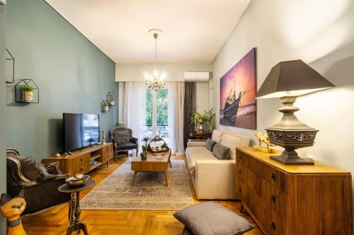 Ampelokipoi Apartment | Little house in the city
