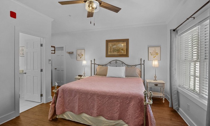 Washington Hotel | Little Inn on Main 214 West Main Street
