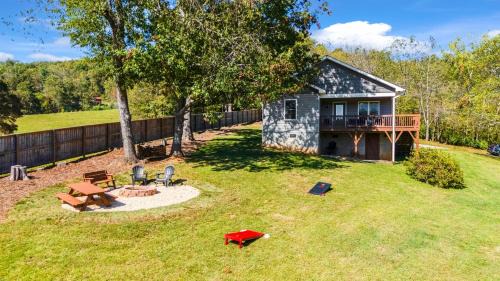 Fairview House | Little Pisgah Sunrise by AvantStay Mountain View