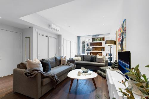 Plateau Mont Royal Apartment | LiV MTL Soho