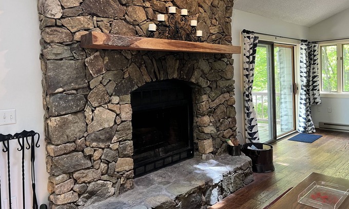 Pedlars Edge House | Livin' On The Edge Cozy Mountain Home at Wintergreen Resort.