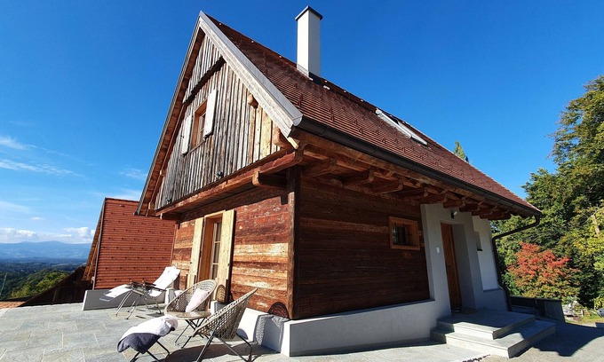 St Andra-Hoech Ski Chalet | Living & Relax Resorts "Your time out with pleasure" with a view of the vineyards