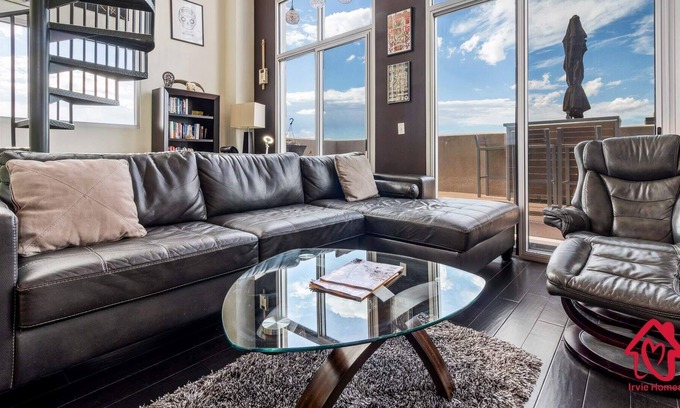 Raynolds Addition Condo | Living the Dream Penthouse - Best Views in ABQ