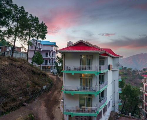Kumarhatti Resort | LivingStone Sky Hills Apartment Kasauli