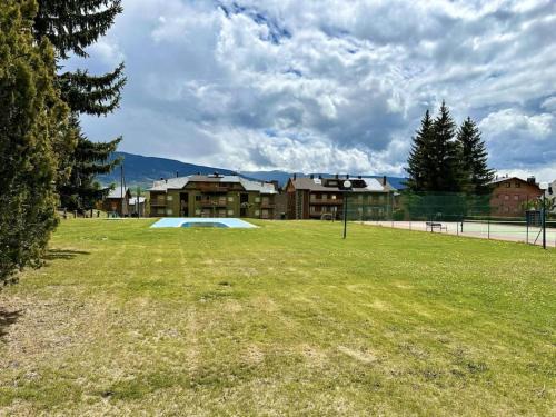 Llivia Apartment | Llívia, Cerdaña, alojamiento con piscina y pista de tenis