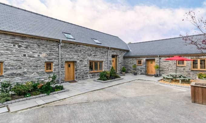 Llanycil House | Llety Llew Coch in the beautiful Bala