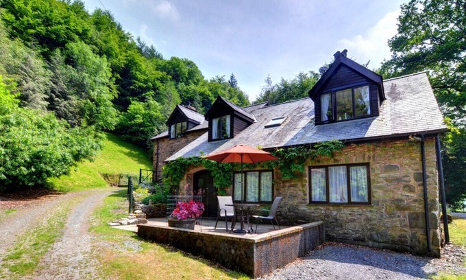 Mawddwy House | Llwynglas - One Bedroom House, Sleeps 2