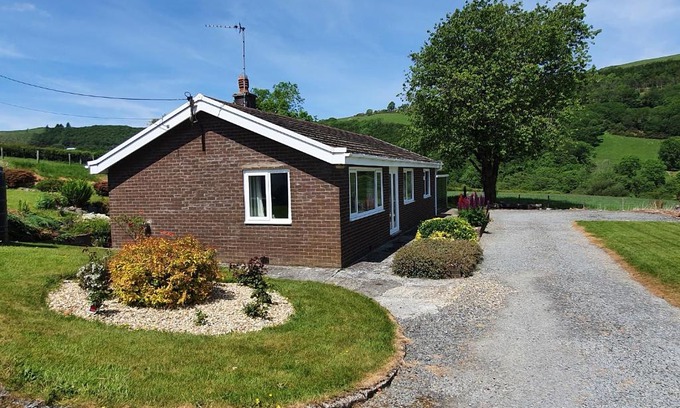 Capel Bangor House | Llwynon