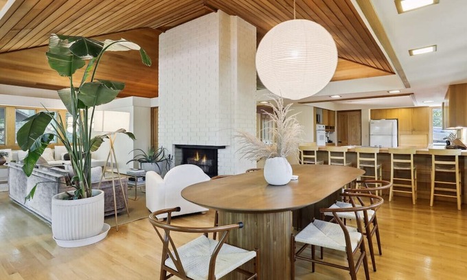 Comstock House | LoBo Lake House: Mid-Century Modern Getaway