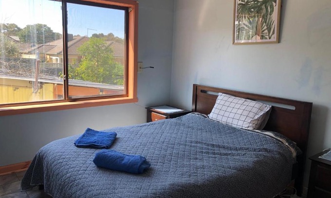 Pascoe Vale South House | Located halfway between the airport and City