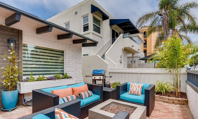 South Mission Beach Cottage | LOCATION! A/C. Play w/Beach Gear. Private Patio. CLEAN. Parking