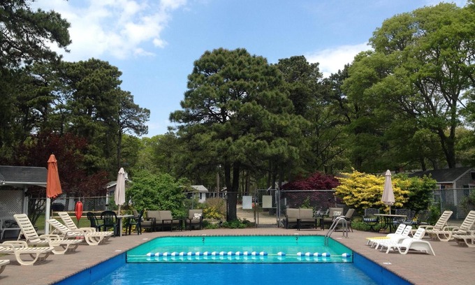 Bass River Cabin | LOCATION! Cabin sleeps6, 3 BR, POOL, 1 mile to OCEAN/GOLF, Pet ok, Grill/Kitchn