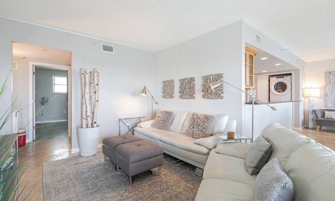Clearwater Beach Hotel | Location! Duo Beachcondo Paradise! Sleeps 14
