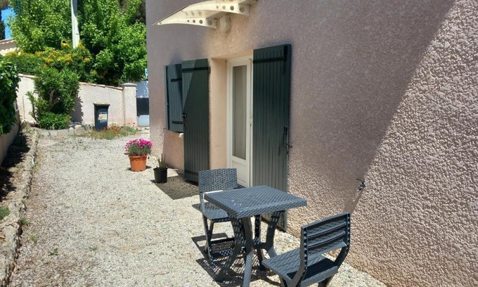 Saint-Mitre-les-Remparts Apartment | location saisonnière