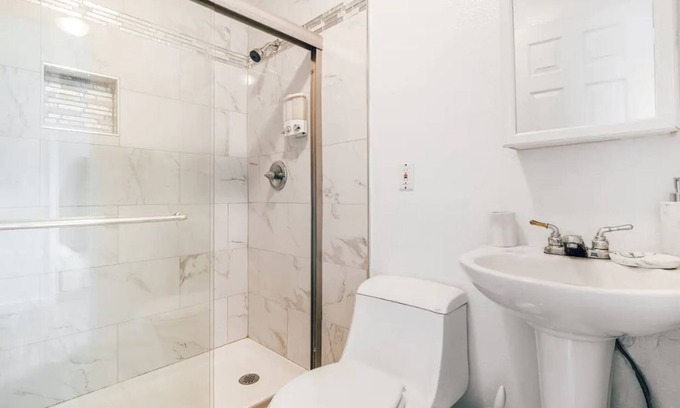 Rosewood House | Location! Large Cozy home in East Austin!