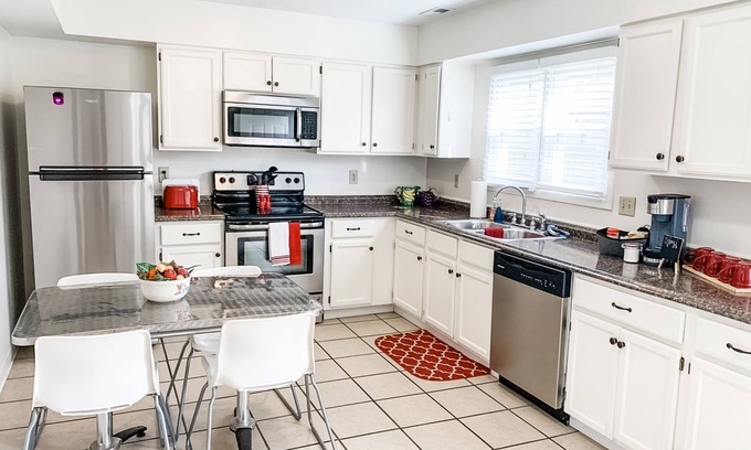 Oxford House | Location, location, location! In Oxford's Mile Square! 4 Bed/2 Bath Townhouse