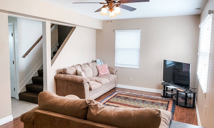 Oxford House | Location, location, location! In Oxford's Mile Square! 4 Bed/2 Bath Townhouse