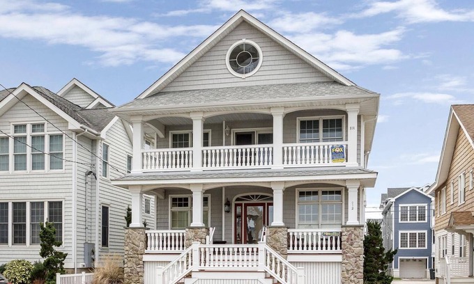 North End House | LOCATION-PRIME: Steps away from the Boardwalk & BEACH