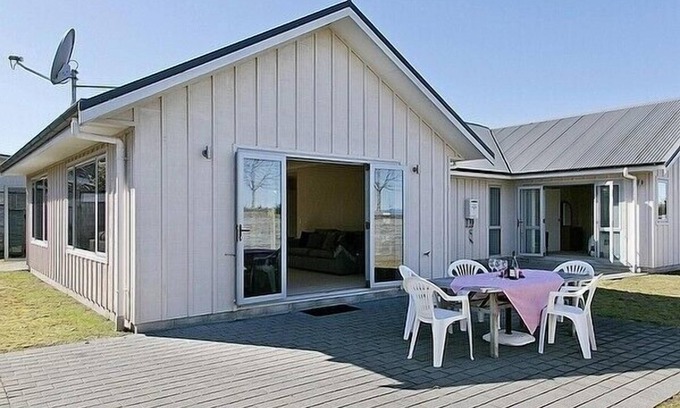 Taupo Cottage | Lochaber Lodge - Acacia Bay Holiday Home