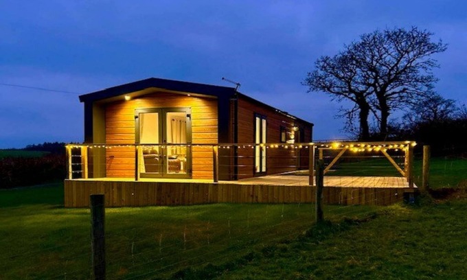 Okehampton Ski Chalet | Lodge in Dartmoor with Stunning Tors Views