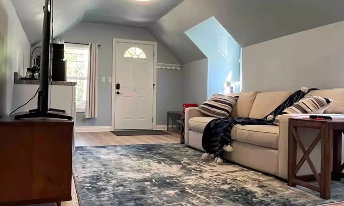 Ferndale Apartment | Loft 10mi to beach & border.