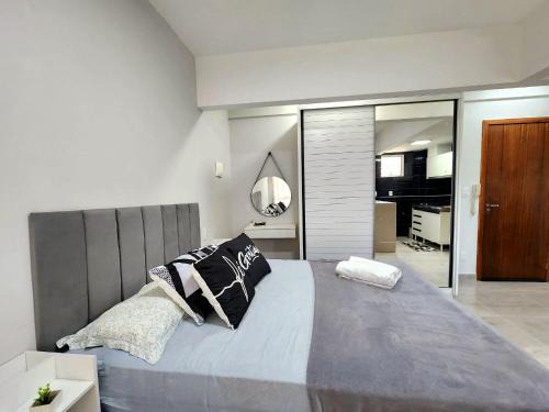 Castelo Branco Apartment | Loft na av. Meia Praia, Itapema