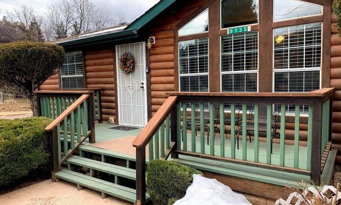 Strawberry House | Log Cabin Creekside Mountain Retreat