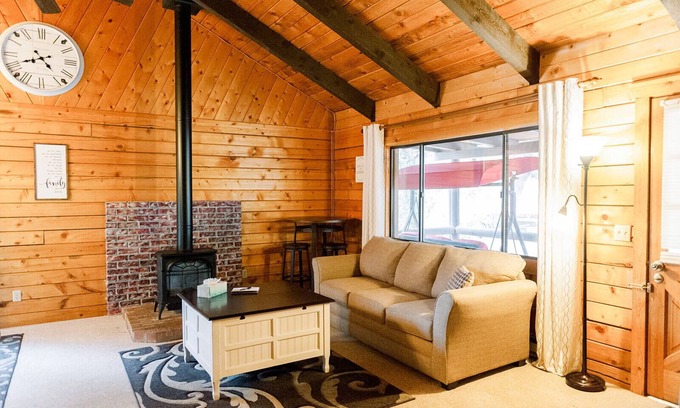 Payson House | 🌲Log cabin in Payson. Fast Wifi. Large Patio. Long term discounts.