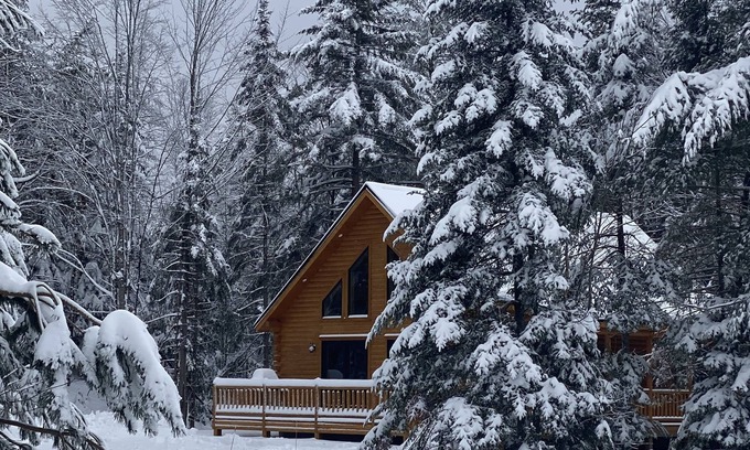 Twin Mountain House | Log Cabin minutes from Bretton Woods!