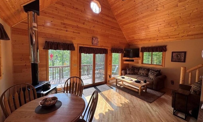 Brill Cabin | Log cabin on the lake. Perfect for fishing. Next to 4 ATV trails