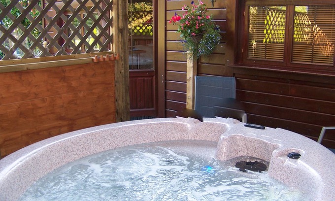 New Forest District Cabin | Log Cabin Private Hot Tub & Swimming Pool ,Adults Only,New Forest National Park