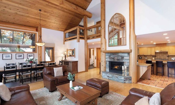 Blueberry Hill House | Log Home, Free Village Parking! Hot Tub, Fireplace