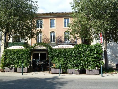 Sainte-Cecile-les-Vignes Hotel | Logis Hôtel La Farigoule