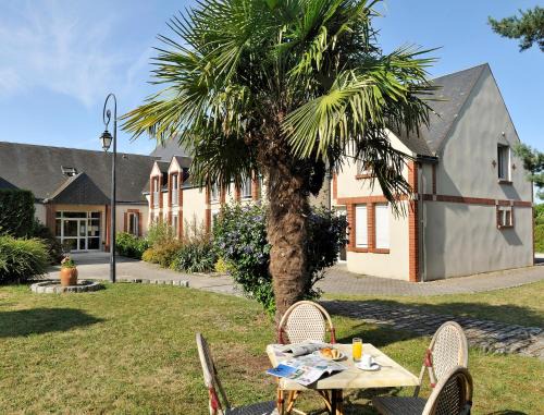 Saint-Benoit-sur-Loire Hotel | Logis Hôtel Restaurant Du Labrador