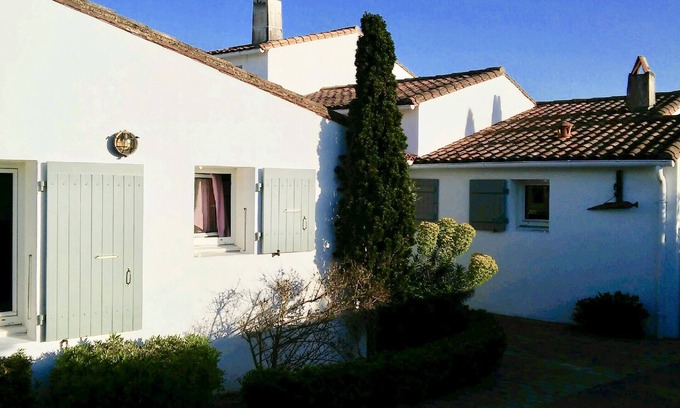 Loix House | LOIX - Beautiful house full of charm, contemporary decor, large garden