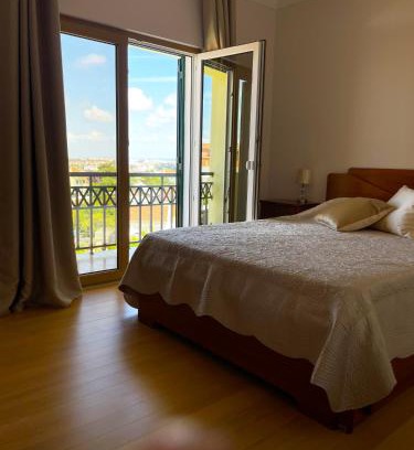 Charneca de Caparica e Sobreda House | Lolik Villa