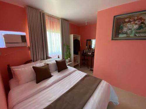 Puerto Princesa City Centre House | Lolit's Pension House